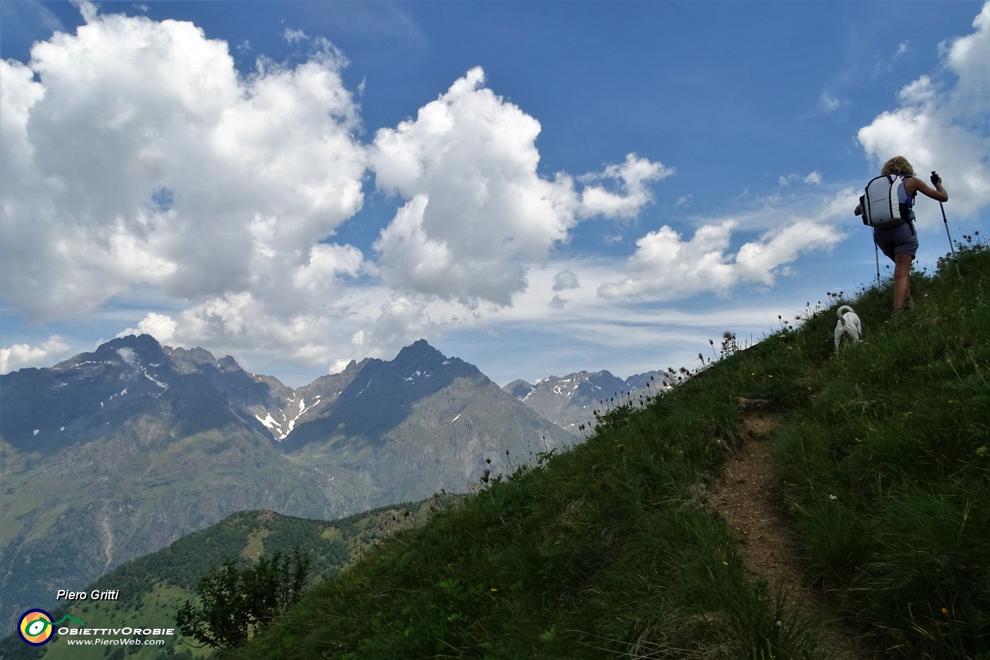 03 Salendo dalla Manina sul Monte Sasna con vista sui Giganti Orobici.JPG